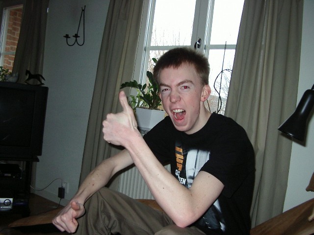 Peter (BB3) loves the music.