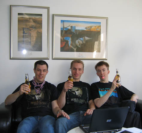 10:09 The first beers are opened